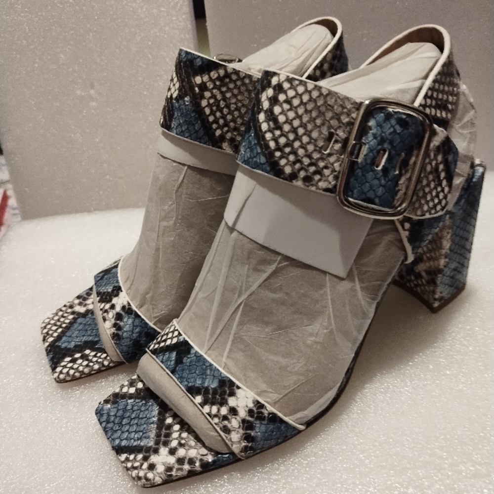 Sigerson Morrison stylish Blue and White Snake Print Women's Shoes